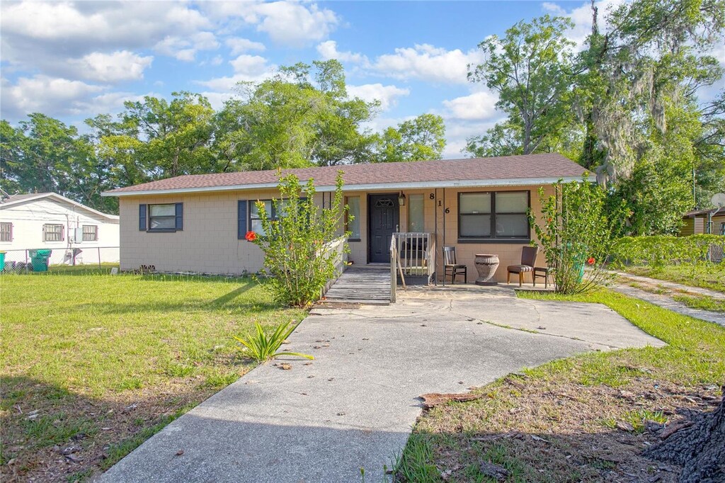 816 W Franklin Ave, Deland, FL 32720 - photo 1