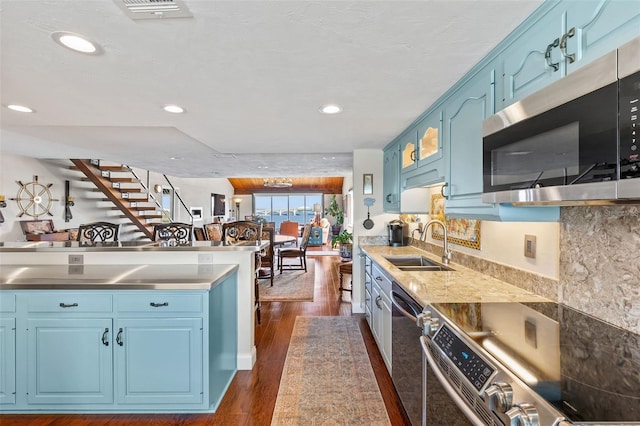761 Marina Point Dr Unit 7610, Daytona Beach, FL 32114 - kitchen featuring a sink, blue cabinetry, dark wood-type flooring, and stainless steel appliances