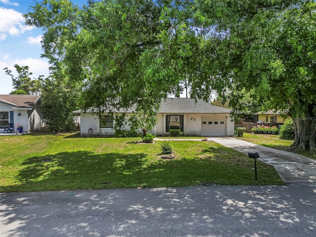 8 Faith Ln, Palm Coast, FL 32137 - view of front of house featuring stucco siding, roof with shingles, a front yard, an attached garage, and driveway