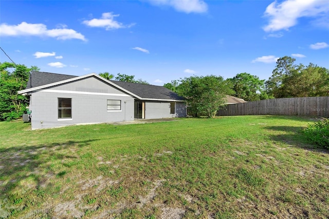 view of yard featuring a fenced backyard