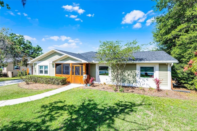 ranch-style home featuring a front lawn