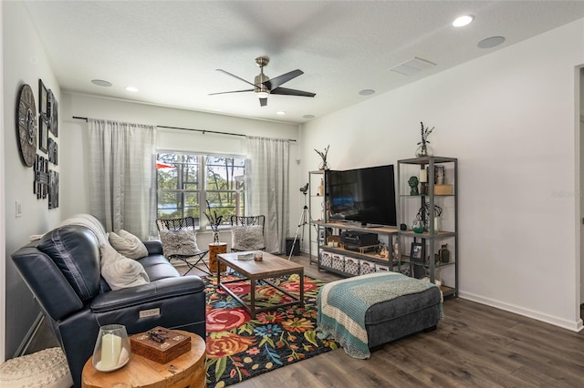 living area with visible vents, baseboards, ceiling fan, recessed lighting, and wood finished floors