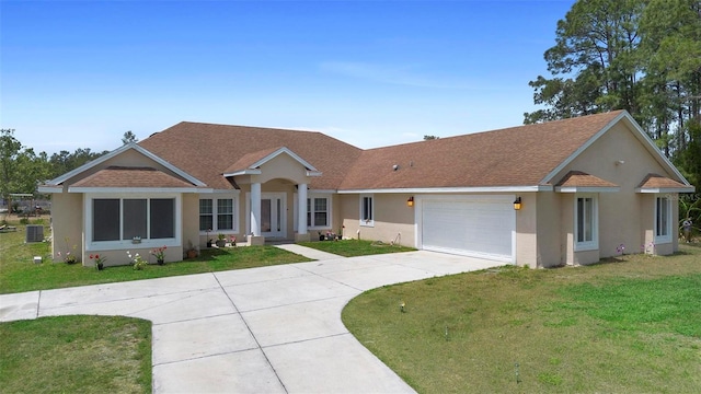 view of front of property featuring a garage, a front yard, stucco siding, a shingled roof, and driveway