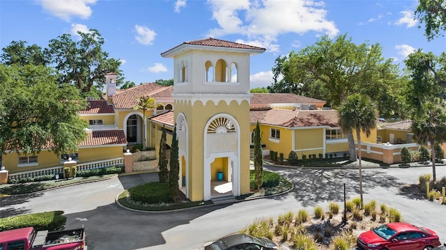 view of property featuring curved driveway