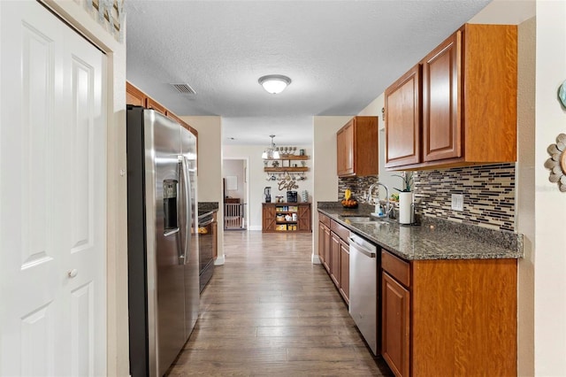 732 Mockingbird Ln, Deland, FL 32720 - kitchen featuring backsplash, visible vents, appliances with stainless steel finishes, a sink, and wood finished floors