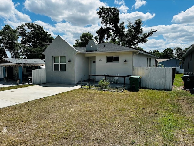 606 W Voorhis Ave, Deland, FL 32720 - single story home with stucco siding, a front lawn, and fence