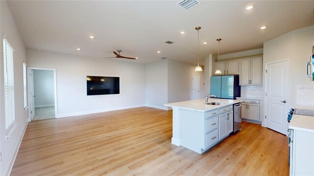 1002 Chelan Falls Dr, Deland, FL 32724 - kitchen featuring appliances with stainless steel finishes, light wood-style floors, visible vents, and recessed lighting
