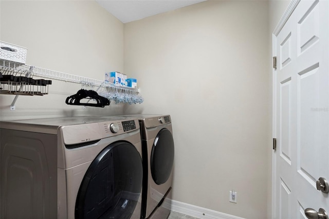 2337 Oxmoor Dr, Deland, FL 32724 - laundry area featuring separate washer and dryer and baseboards