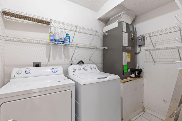 3214 Juniper Dr, Edgewater, FL 32141 - laundry room with washing machine and clothes dryer, baseboards, heating unit, and laundry area