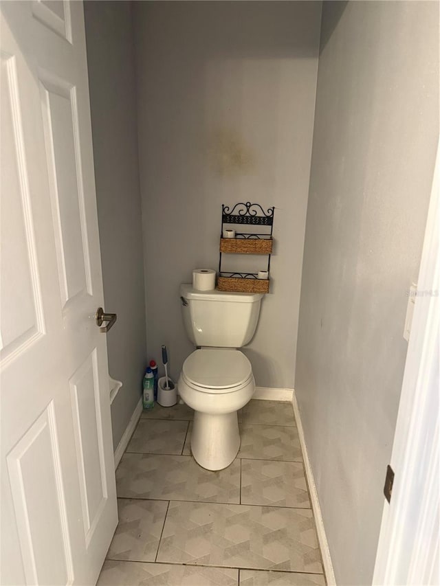 4749 Stoneview Cir, Oldsmar, FL 34677 - bathroom with toilet and baseboards