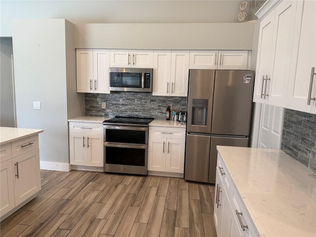 4749 Stoneview Cir, Oldsmar, FL 34677 - kitchen featuring stainless steel appliances, light wood finished floors, and decorative backsplash