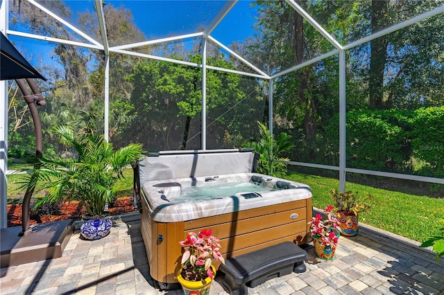 sunroom / solarium featuring a hot tub