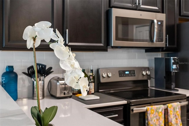 1079 Quaker Ridge Ln, Davenport, FL 33896 - kitchen with appliances with stainless steel finishes, light countertops, and backsplash