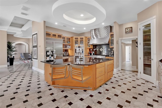 welcome area featuring recessed lighting, arched walkways, and bar area