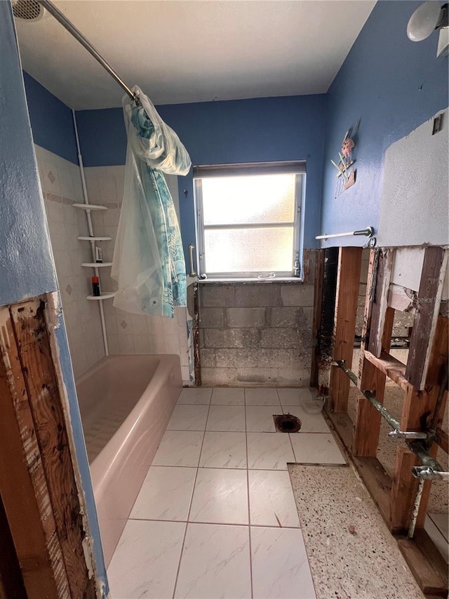 855 Boca Ciega Isle Dr, St Pete Beach, FL 33706 - full bath featuring shower / tub combo with curtain