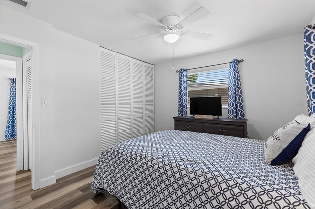 2824 Oak Lea Dr, South Daytona, FL 32119 - bedroom featuring a closet, visible vents, wood finished floors, baseboards, and a ceiling fan