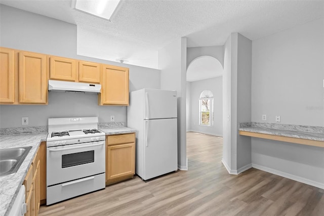 15733 Green Point Ct, Clermont, FL 34714 - kitchen with light wood finished floors, light brown cabinets, white appliances, under cabinet range hood, and light countertops