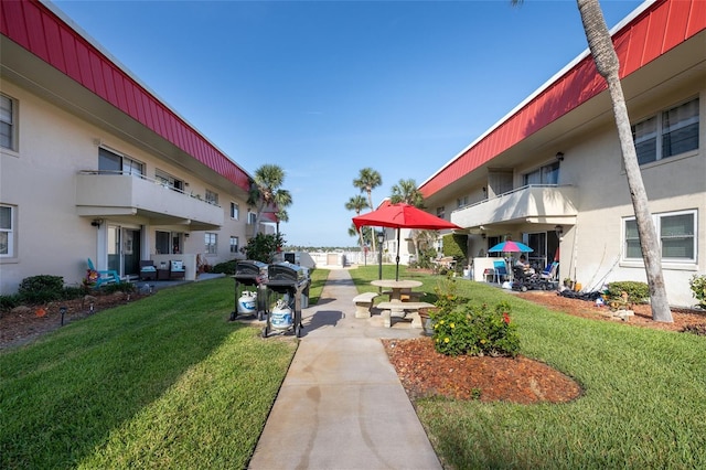 2711 N Halifax Ave Unit 496, Daytona Beach, FL 32118 - surrounding community featuring a yard