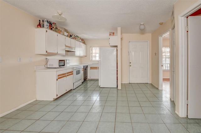 313 Dirksen Dr Unit B15, Debary, FL 32713 - kitchen featuring white appliances, a textured ceiling, light countertops, white cabinets, and under cabinet range hood