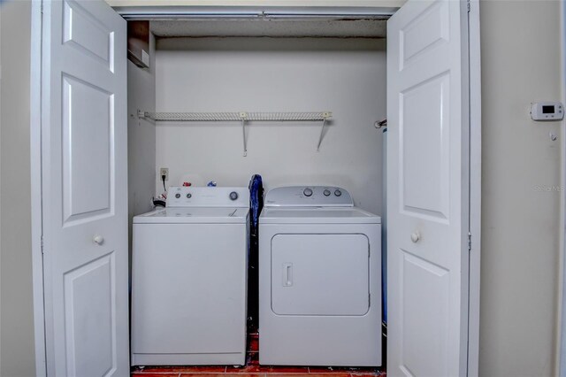 313 Dirksen Dr Unit B15, Debary, FL 32713 - clothes washing area featuring washing machine and clothes dryer