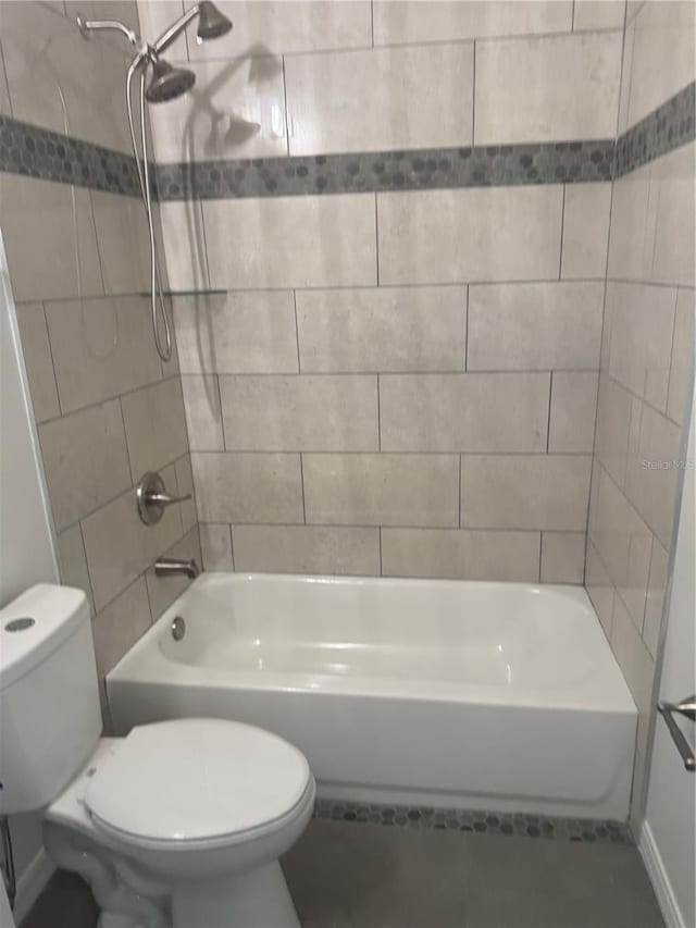 926 Clover St, Deland, FL 32720 - full bath featuring baseboards, washtub / shower combination, tile patterned floors, and toilet