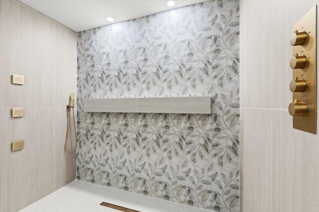 full bathroom featuring recessed lighting and a tile shower
