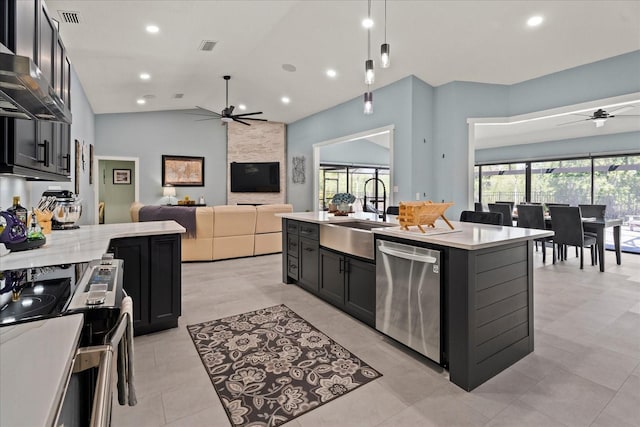 1446 Stone Trl, Enterprise, FL 32725 - kitchen with stainless steel appliances, a ceiling fan, visible vents, and a sink