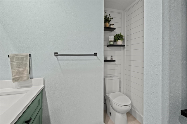 1446 Stone Trl, Enterprise, FL 32725 - bathroom featuring toilet, vanity, and a textured wall