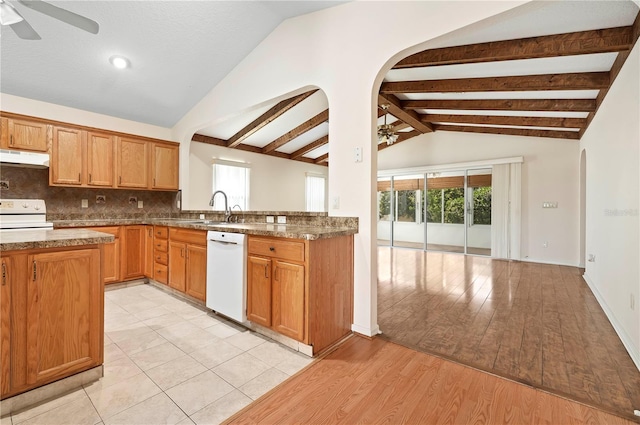 11094 SE 173rd Ln, Summerfield, FL 34491 - kitchen featuring a ceiling fan, white appliances, a sink, tasteful backsplash, and under cabinet range hood