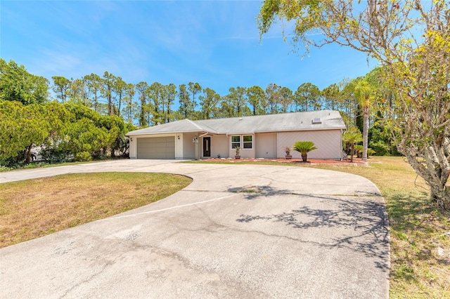 85 Pheasant Dr, Palm Coast, FL 32164 - view of front facade featuring a garage, curved driveway, and a front lawn