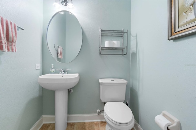 123 Ivydale Manor Dr, Deland, FL 32724 - half bath with toilet, baseboards, and a sink