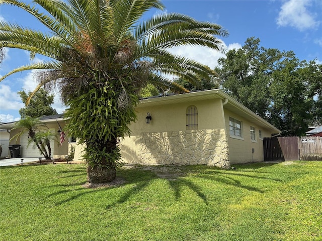 516 Hickorywood Ave, Altamonte Springs, FL 32714 - view of side of property with stucco siding and an attached garage