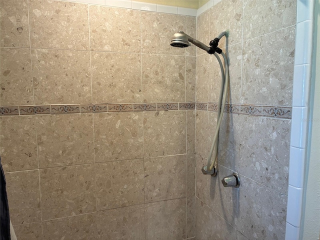 516 Hickorywood Ave, Altamonte Springs, FL 32714 - bathroom featuring tiled shower
