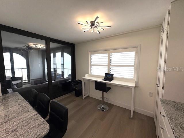 dining space with light wood-style floors, healthy amount of natural light, ceiling fan, and baseboards
