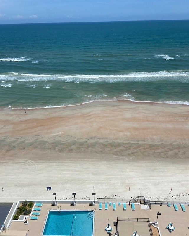 drone / aerial view of expansive coastline