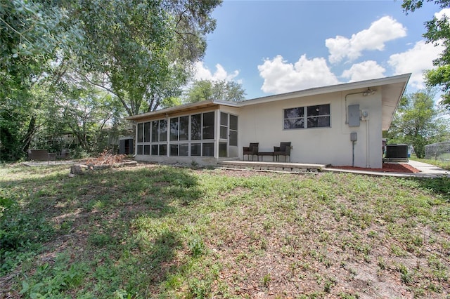 2842 English Dr, Deltona, FL 32738 - back of property with a sunroom, central AC, and a lawn