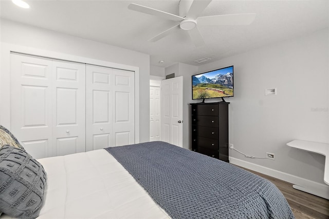 809 E 14th Ave, New Smyrna Beach, FL 32169 - bedroom with wood finished floors, baseboards, a closet, and ceiling fan