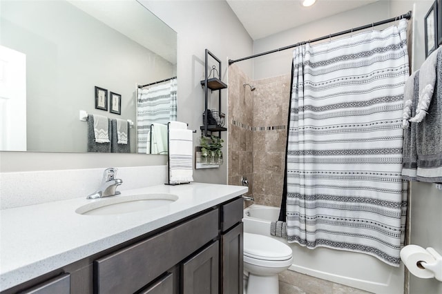 684 Stonebriar Dr SE, Palm Bay, FL 32909 - bathroom featuring toilet, vanity, shower / bath combo with shower curtain, and recessed lighting