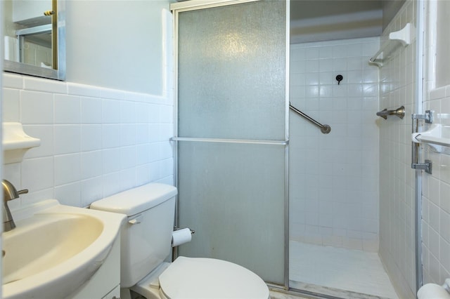 1284 Vanderbilt Dr, Ormond Beach, FL 32174 - full bath with tile walls, a shower stall, toilet, and vanity