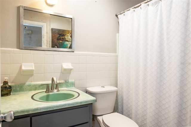 1284 Vanderbilt Dr, Ormond Beach, FL 32174 - full bathroom with vanity, toilet, wainscoting, tile walls, and a shower with curtain