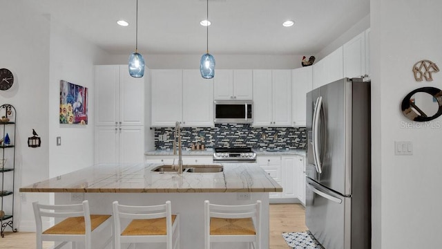 302 Tammie Sue Ln, Deland, FL 32724 - kitchen with stainless steel appliances, a sink, backsplash, white cabinets, and recessed lighting