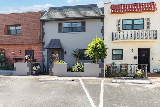 625 N Halifax Ave Unit 11, Daytona Beach, FL 32118 - view of property with uncovered parking