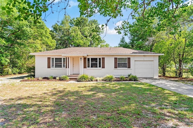 31 Lake Dr, Debary, FL 32713 - ranch-style home featuring a garage, driveway, and a front lawn