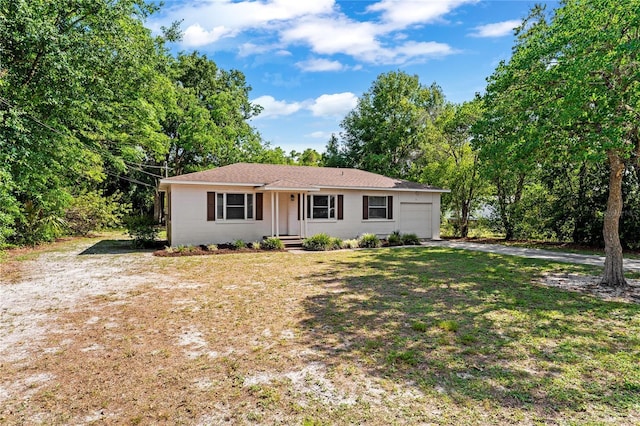 31 Lake Dr, Debary, FL 32713 - ranch-style house with a garage and driveway