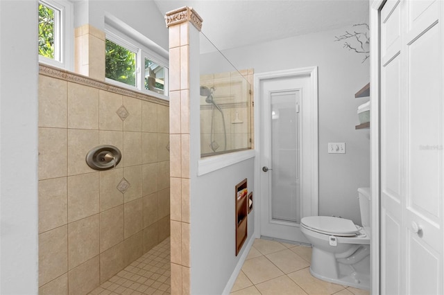 1637 Bent Oaks Blvd, Deland, FL 32724 - full bath featuring walk in shower, toilet, and tile patterned flooring
