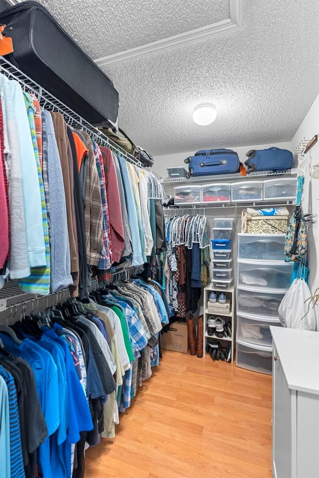 1637 Bent Oaks Blvd, Deland, FL 32724 - walk in closet featuring wood finished floors