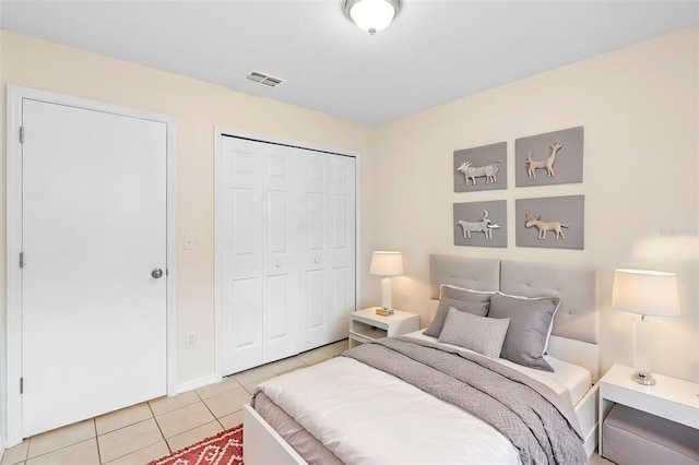 910 Sheeler Oaks Dr, Apopka, FL 32703 - bedroom with light tile patterned floors, a closet, and baseboards