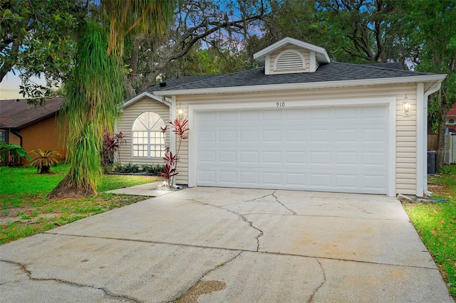 910 Sheeler Oaks Dr, Apopka, FL 32703 - garage with driveway