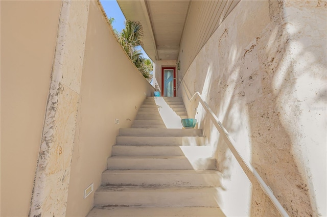 1209 N Atlantic Ave, New Smyrna Beach, FL 32169 - view of stairway