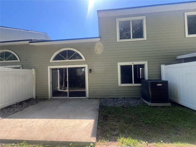 15 Misners Trl, Ormond Beach, FL 32174 - back of property featuring a patio